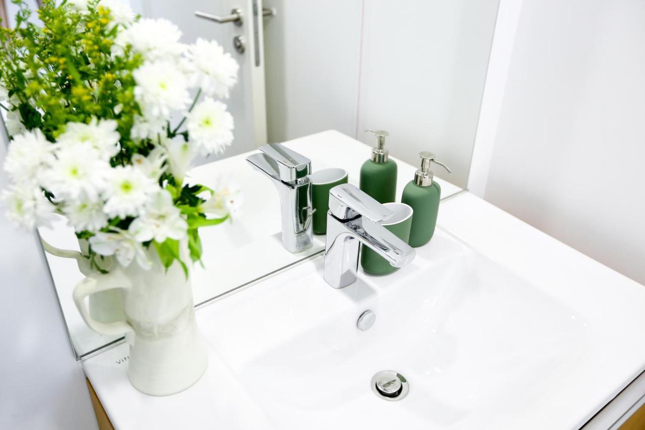 Young Spirit Apartment Faro Bagian luar foto